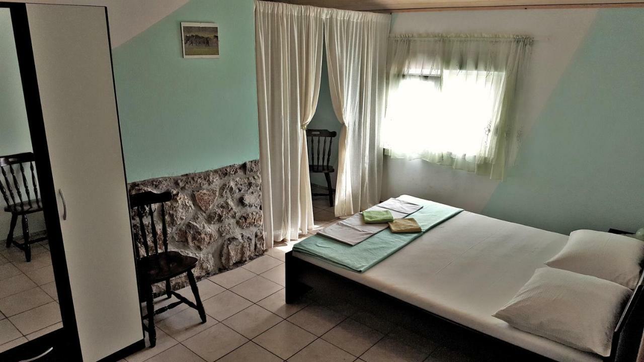 Apartments Anita Sibinj Krmpotski Extérieur photo