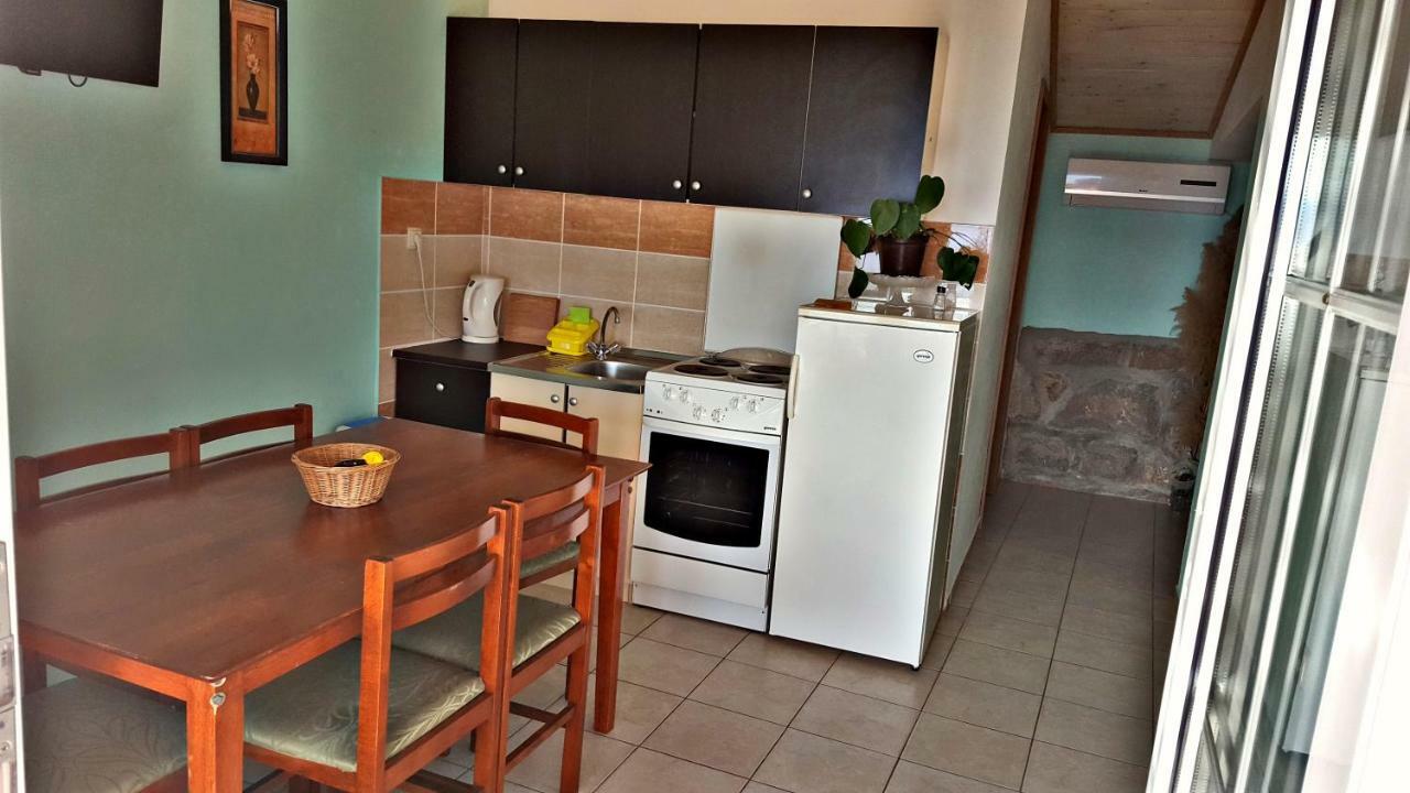 Apartments Anita Sibinj Krmpotski Extérieur photo